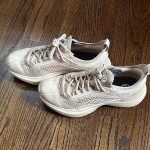 Lulu Lemon Women's chargefeel 3 Beige workout Shoes